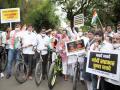 देशभरातील वाढत्या महागाईला पंतप्रधान मोदीच जबाबदार! पुण्यात काँग्रेसचा सायकल मोर्चा - Marathi News | Cycle Morcha of Congress Party at Divisional Commissioner's Office in Pune; Allegation that narendra Modi is responsible for inflation | Latest pune News at Lokmat.com