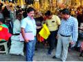 प्लास्टिक पिशव्यांची विक्री, १५ विक्रेत्यांना दंड बंदी असतानाही विक्री - Marathi News |  Sale of plastic bags, even when 15 vendors were penalized | Latest kolhapur News at Lokmat.com