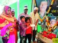 एक दहावा असाही... वडिलांच्या दशक्रियेनिमित्त शहीद जवानांना मदत - Marathi News | Helping martyr jawans for father's desecration | Latest pune News at Lokmat.com