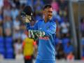 माही तू दमलास, आता तुझी गरज राहिलेली नाही! - Marathi News | India salutes Mahendra Singh Dhoni for securing win in Australia | Latest cricket News at Lokmat.com