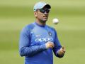 ...म्हणून महेंद्रसिंग धोनी ग्रेट आहे, पाहा व्हिडीओ  - Marathi News | Video: MS Dhoni proves he is a man with a golden heart | Latest cricket News at Lokmat.com