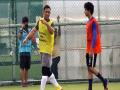 महेंद्रसिंह धोनी -इशान खट्टर आमने-सामने - Marathi News | M S Dhoni And Ishaan khattar plays football togther | Latest filmy Photos at Lokmat.com