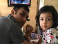 VIDEO: लेकीचं ख्रिसमस गाणं ऐकून महेंद्रसिंग धोनी भारावला - Marathi News | VIDEO: Mahendra Singh Dhoni celebrated Christmas with daughter Ziva | Latest cricket News at Lokmat.com