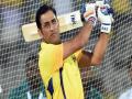 धोनी जेव्हा फुटबॉल खेळतो तेव्हा... - Marathi News | When Dhoni plays football ... | Latest cricket News at Lokmat.com