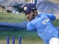 India vs Australia : धोनीने केला दणक्यात सराव, पाहा हा व्हिडीओ - Marathi News | India vs Australia: ms Dhoni done practice in nets, watch this video | Latest cricket News at Lokmat.com
