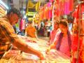 सुरत, इंदौर, अहमदाबादच्या राख्यांनी सजली बाजारपेठ; किंमतीत ५ टक्के वाढ, खरेदीला मात्र अल्प प्रतिसाद  - Marathi News | Markets decorated with rakhis of Surat, Indore, Ahmedabad; 5 percent increase in price, but little response to buying | Latest jalgaon News at Lokmat.com