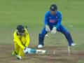 India vs. Australia ODI: धोनीचं डोकं चालतं लय भारी, केदार-विराटही झाले चकित! - Marathi News | India vs. Australia ODI: ms Dhoni's unbelievable effort, virat kohli and kedar jadhav stunned | Latest cricket News at Lokmat.com