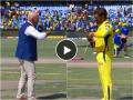IPL 2023, DC vs CSK Live : डॅनी मॉरिसनने 'खुणवाखुणवी' करून MS Dhoni ला विचारला प्रश्न, जाणून घ्या कारण - Marathi News | IPL 2023, DC vs CSK Live Marathi : Danny Morrison used sign language to ask MS Dhoni what he wants to do, Video | Latest cricket News at Lokmat.com