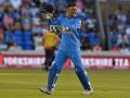 आयसीसी म्हणते, महेंद्रसिंग धोनीचा नाद करायचा नाय! - Marathi News | ICC advice Never leave your crease with MS Dhoni behind the stumps | Latest cricket News at Lokmat.com