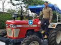 बाईक, कार अन् आता ट्रॅक्टर; MS Dhoniचा 'तो' व्हिडीओ होतोय व्हायरल - Marathi News | MS Dhoni was spotted riding a tractor in a video shared by CSK on Twitter svg | Latest cricket News at Lokmat.com