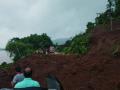 दरड कोसळल्यानं मुंबई-गोवा महामार्गावरील वाहतूक ठप्प - Marathi News | The traffic disrupted on the Bombay-Goa highway due to landslide | Latest raigad News at Lokmat.com