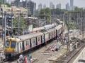 Mumbai Train Status : माहीम स्थानकाजवळ लोकलचे डबे रुळावरून घसरले, वाहतूक ठप्प - Marathi News | local train coaches derailed at near mahim station in mumbai | Latest mumbai News at Lokmat.com