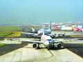 मुंबई विमानतळावर हवाई वाहतुकीचा विलंब होण्याचे प्रमाण घटले - Marathi News | Air traffic loss in the Mumbai airport decreased | Latest mumbai News at Lokmat.com
