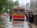 प्रवाशांची 'बेस्ट' लटकंती; बससाठी लांबच लांब रांगा - Marathi News | Mumbai Many BEST buses were diverted due to inundation | Latest mumbai News at Lokmat.com