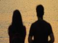 सोसायटीत ओळख अन् फ्लॅटमध्ये भेट झाली, मग...; 'पती, पत्नी और वो' चा अजब कारनामा - Marathi News | A case has been filed against husband and wife on the charge of viralizing obscene photos and videos | Latest crime News at Lokmat.com