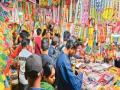 होळी, धूलिवंदनासाठी अवघ्या मुंबापुरीचा माहोल 'कलरफुल' - Marathi News | Atmosphere of Mumbai is colorful for Holi | Latest mumbai News at Lokmat.com