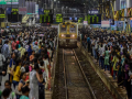 लोकलच्या दाराआधी मुंबईचे दार बंद करण्याची गरज! - Marathi News | Mumbai needs to be closed before the local train! | Latest editorial News at Lokmat.com