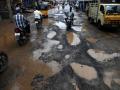 मुंबईला मिळणार सर्वाधिक खड्डे असलेल्या शहराचा 'मान'? - Marathi News | Mumbai likely get into record books for its potholes | Latest mumbai News at Lokmat.com