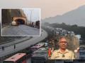 Mumbai Pune Expressway Traffic: पुण्याहून मुंबईला येणाऱ्या 'एक्स्प्रेस-वे'वर प्रचंड कोंडी, कधीपर्यंत सुरू होणार रस्ता? पोलिसांनी दिली मोठी अपडेट... - Marathi News | Mumbai Pune Expressway Traffic Huge traffic jam on the 'expressway' coming from Pune to Mumbai, when will the road be opened? Police gave a big update | Latest mumbai News at Lokmat.com