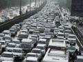 मुंबईकरांची पाऊसकोंडी; वाहतुकीच्या खोळंब्याने मनस्ताप - Marathi News | Rain fall of Mumbai; Due to traffic constraints | Latest mumbai News at Lokmat.com