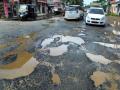 मुंबईतील रस्त्यांच्या दुरुस्तीसाठी अडीचशे कोटी रुपये खर्च - Marathi News | The cost of repairing roads in Mumbai cost Rs 250 cr | Latest mumbai News at Lokmat.com
