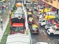 वाहतूक कोंडीतून वाहनांचा ‘रिव्हर्स गिअर’ - Marathi News | Vehicles in 'reverse gear' to escape traffic jams | Latest maharashtra News at Lokmat.com