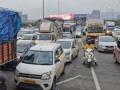 Mumbai: जेएनपीए बंदरातील अवजड वाहतूक कोलमडली! - Marathi News | Heavy traffic at JNPA port collapses | Latest mumbai News at Lokmat.com