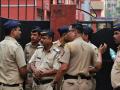 Mumbai: मुंबईत आफ्रिकन नागरिकाचा चौघांवर ब्लेडने हल्ला, हायकोर्टाजवळ घडली घटना - Marathi News | African citizen attack Mumbai people with blade, police arrested him | Latest mumbai News at Lokmat.com