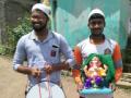 बिळाशीत मुस्लिम युवकांनी केली गणेशाची प्रतिष्ठापना- हिंदू-मुस्लिम ऐक्याचा आदर्श : वाजत-गाजत काढली मिरवणूक - Marathi News |  Muslim youths celebrate Ganesha's success- Hindu-Muslim unity: Model | Latest sangli News at Lokmat.com