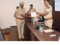 सर्वोत्कृष्ट तपास करणार्‍या पोलीस निरीक्षकांचा पोलीस आयुक्त मधुकर पांडेनी केला सत्कार - Marathi News | Commissioner of Police Madhukar Pandey felicitated the best investigating police inspectors | Latest thane News at Lokmat.com