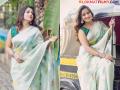 वाट बघतोय रिक्षावाला..! नम्रताचं नवीन फोटोशूट चर्चेत - Marathi News | marathi actress Namrata pradhan new photo shoot viral on internet | Latest filmy Photos at Lokmat.com