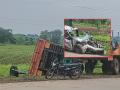 कार अन् ट्रॅक्टर अपघातात महाराष्ट्र ग्रामीण बँकेच्या कॅशियरचा मृत्यू, तीन कर्मचारी जखमी - Marathi News | Cashier of Maharashtra Gramin Bank killed, three employees injured in car and tractor accident | Latest nanded News at Lokmat.com