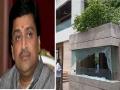 मंत्री अशोक चव्हाण यांच्या घरावर अज्ञात महिलेची दगडफेक - Marathi News | Unidentified woman throws stones at Ashok Chavan's house in Nanded | Latest nanded News at Lokmat.com