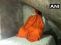 केदारनाथ येथील गुहेत पंतप्रधान नरेंद्र मोदींची ध्यानधारणा - Marathi News | Prime Minister Narendra Modi in Kedarnath cave | Latest national Photos at Lokmat.com