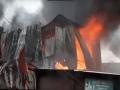 नाशिकमधील भारतनगरमध्ये गोदामाला आग - Marathi News | Fire goddess in Bharatnagar in Nashik | Latest nashik Videos at Lokmat.com