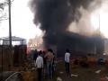 नाशिक : कांद्याच्या चाळींना लागली भीषण आग - Marathi News | Nashik: The onion chawki was hit by a fierce fire | Latest nashik Videos at Lokmat.com