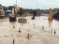 नाशिकमध्ये धो धो बरसला, नद्या नाल्यांना पूर - Marathi News | Heavy rains in Nashik, floods rivers and streams | Latest agriculture News at Lokmat.com