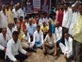 Maratha Reservation Protest : मराठा समाजाच्या तरुणांचं सरकारच्या निषेधार्थ मुंडण आंदोलन - Marathi News | Maratha Reservation Protest in nashik | Latest nashik News at Lokmat.com