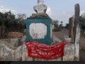 गांधीजींच्या पुतळ्यालाच नक्षलवाद्यांनी बांधले बॅनर   - Marathi News | A banner erected by the Maoists on the statue of Gandhiji | Latest crime News at Lokmat.com