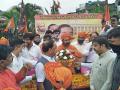 राणेंच्या जन आशीर्वाद यात्रेकडे भाजप नेत्यांची पाठ? मराठा समाजाच्यावतीने करण्यात आला स्वागत सत्कार - Marathi News | BJP leaders turned their backs to Rane's Jan Ashirwad Yatra | Latest thane News at Lokmat.com