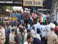एलफिन्स्टन चेंगराचेंगरी दुर्घटना : कळवा रेल्वे स्थानकात राष्ट्रवादी काँग्रेसनं केला रेल रोको - Marathi News | Elphinstone Stampede Accident: Nationalist Congress Party Strikes at Kalwa Railway Station | Latest thane Photos at Lokmat.com