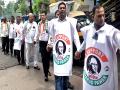 मानवी साखळीद्वारे कारवाईचा निषेध - Marathi News | Prohibition of action by human chain | Latest thane News at Lokmat.com