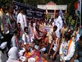 सोलापुरात राष्ट्रवादी काँग्रेसनं घातलं नोटाबंदीचं श्राद्ध - Marathi News | Munda agitation against NCP's non-voting decision in Solapur | Latest solapur Photos at Lokmat.com