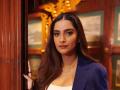 Sonam Kapoor: "पापा की परी हो...", मुंबईच्या ट्रॅफिकमुळे त्रस्त झालेल्या सोनम कपूरला नेटकऱ्यांनी केलं ट्रोल  - Marathi News | Netcitizens have troll Sonam Kapoor on social media, who is suffering due to Mumbai's traffic | Latest filmy News at Lokmat.com
