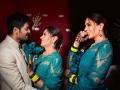 PHOTOS : मेहंदी की रात...! अशी सजली होती रिचा चड्ढा, अली फजलसोबत दिल्या नॉटी पोझ - Marathi News | richa chadha share photos from her mehendi ceremony with ali fazal | Latest filmy Photos at Lokmat.com
