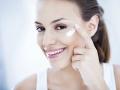 तेलकट त्वचाही सुंदर दिसू शकते फक्त हे करा! - Marathi News | Oily skin can look beautiful too, just do it! | Latest fashion News at Lokmat.com