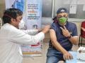 Corona Vaccination: लसीकरण झालेले कोरोना रुग्ण उपचारांना उत्तम प्रतिसाद देतात, नवा अहवाल समोर - Marathi News | Vaccinated patients respond better to Covid 19 treatment claims study | Latest national News at Lokmat.com