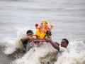 Ganesh Festival 2021 : शास्त्रानुसार गणेशमूर्तीचे विसर्जन कितव्या दिवशी करणे योग्य ठरते, ते वाचा! - Marathi News | Ganesh Festival 2021: According to the scriptures, on which day it is appropriate to immerse Ganesh idol, read it! | Latest bhakti News at Lokmat.com