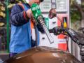 पेट्रोलच्या किमती भडकण्याची भीती; मागणीत झाली मोठी वाढ - Marathi News | Fear of petrol prices hike There was a huge increase in demand | Latest business News at Lokmat.com