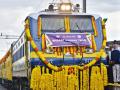 First private train service flagged off from Coimbatore to Shirdi - Hindi News | First private train service flagged off from Coimbatore to Shirdi | Latest national Photos at Lokmattimes.com